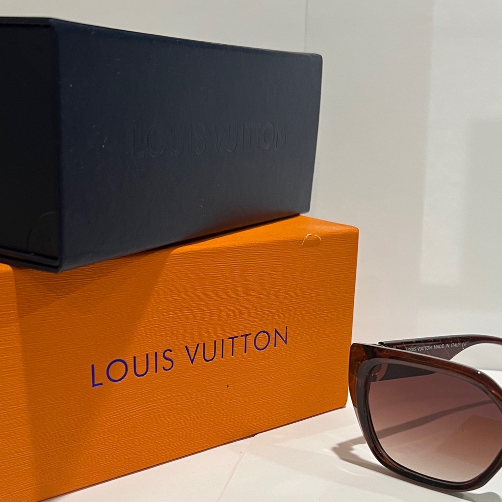 Louis Vuitton Brown Gradient Cat-Eye Sunglasses with Subtle Tortoiseshell - Picture 2 of 9